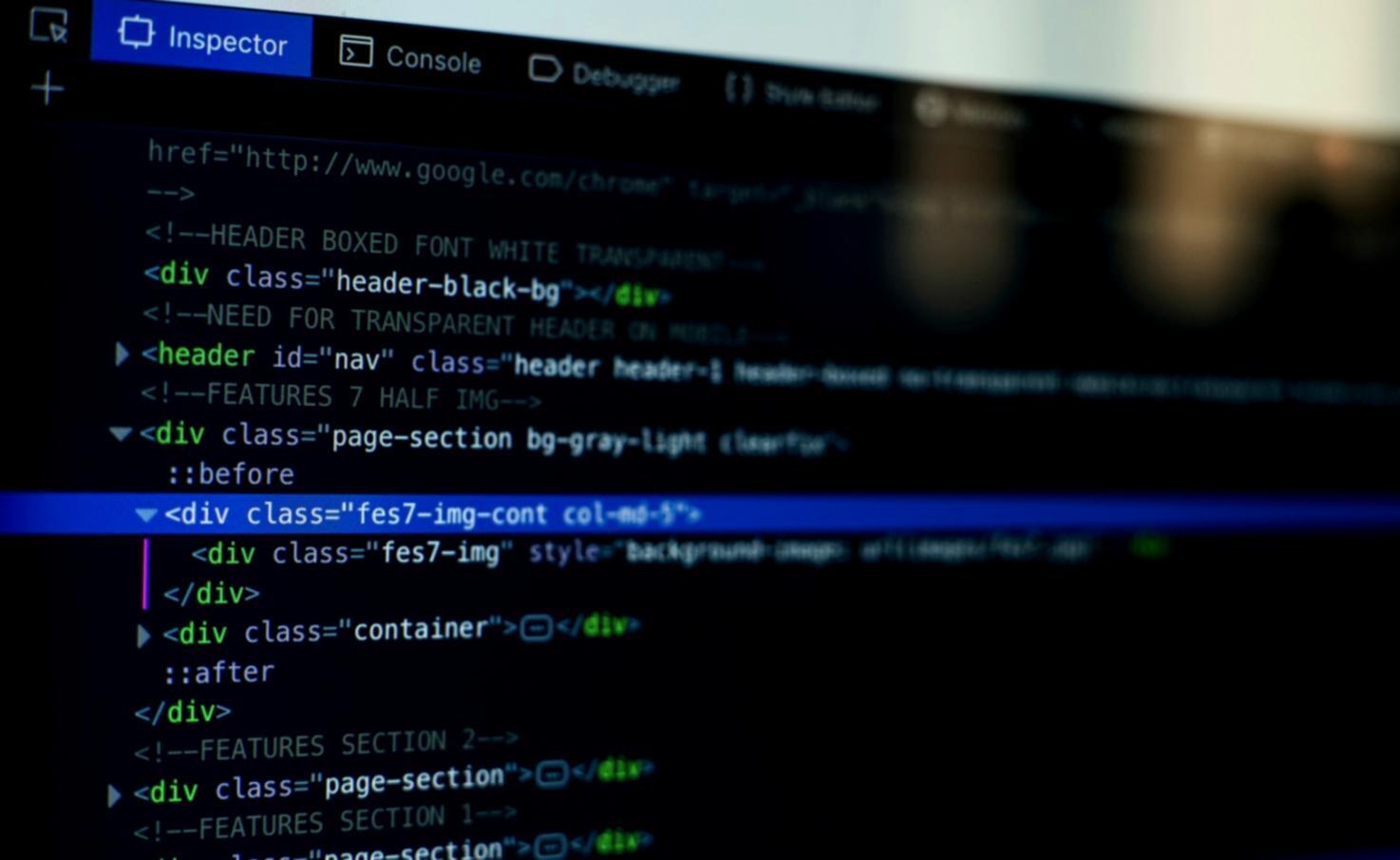 Детализированный анализ финансовых данных на экране компьютера
